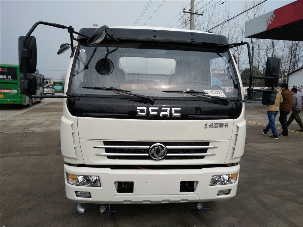 東風多利卡（8方）CLW5110GSSD5型灑水車