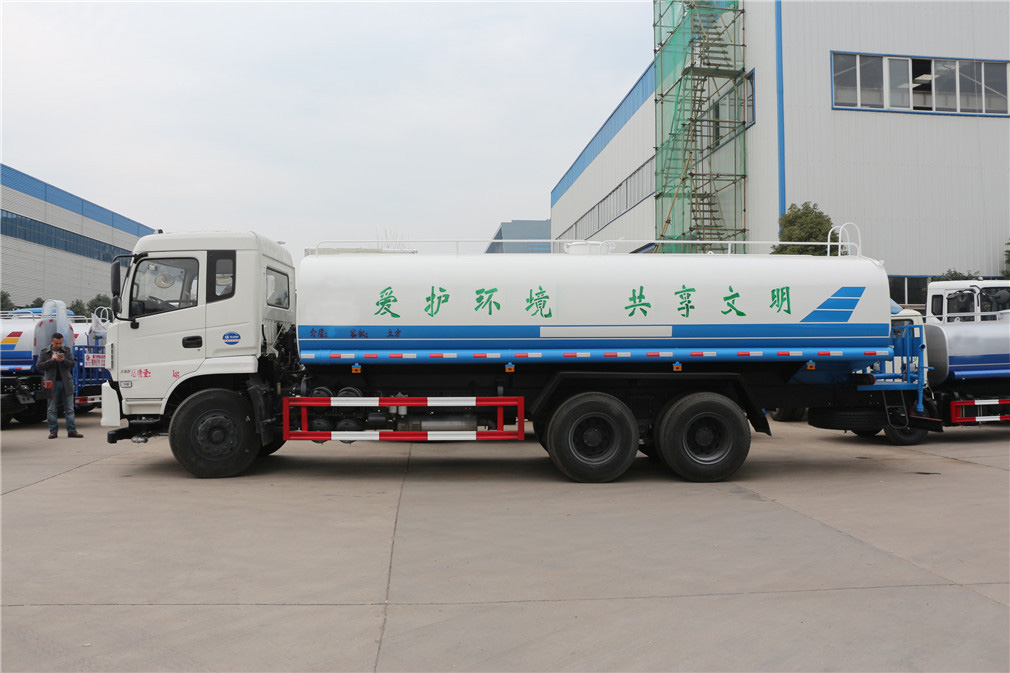 東風(fēng)后八輪新款（20方）綠化噴灑車(chē)