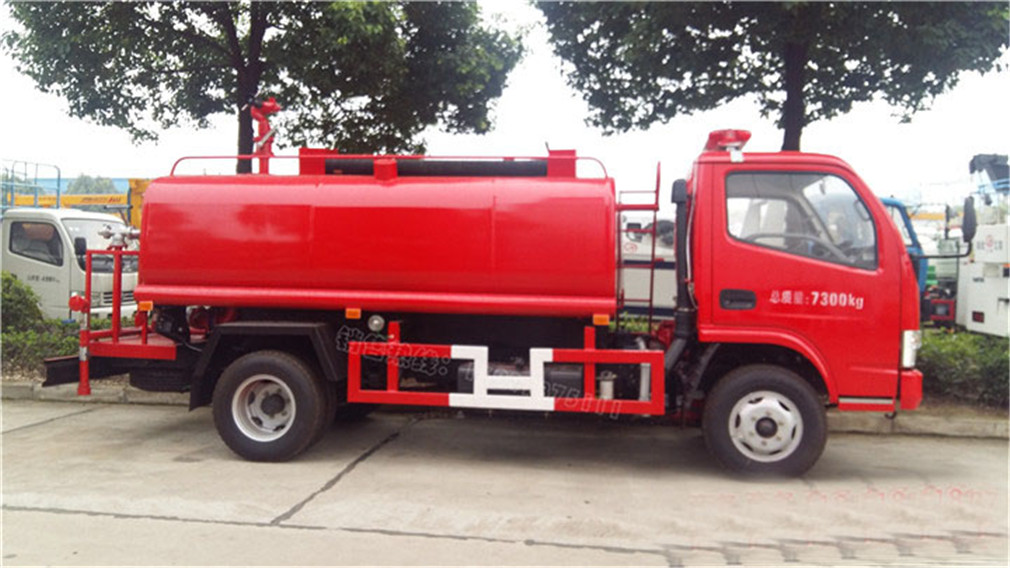 東風(fēng)多利卡（5方）CLW5070GSSD5消防灑水車
