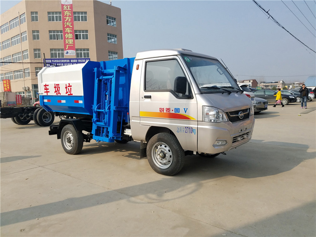 凱馬2方掛桶垃圾車(chē)