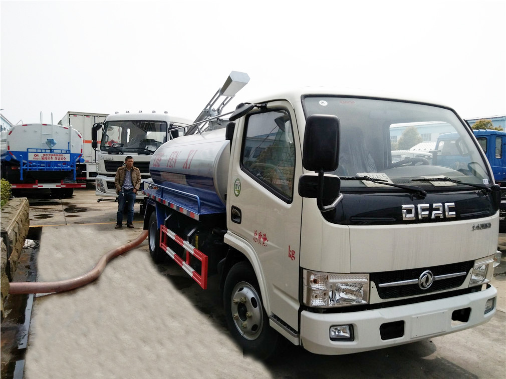 東風(fēng)小多利卡5方吸糞車(chē)