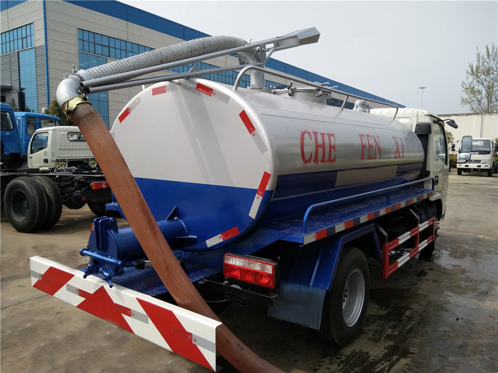 東風(fēng)小多利卡5方吸糞車(chē)