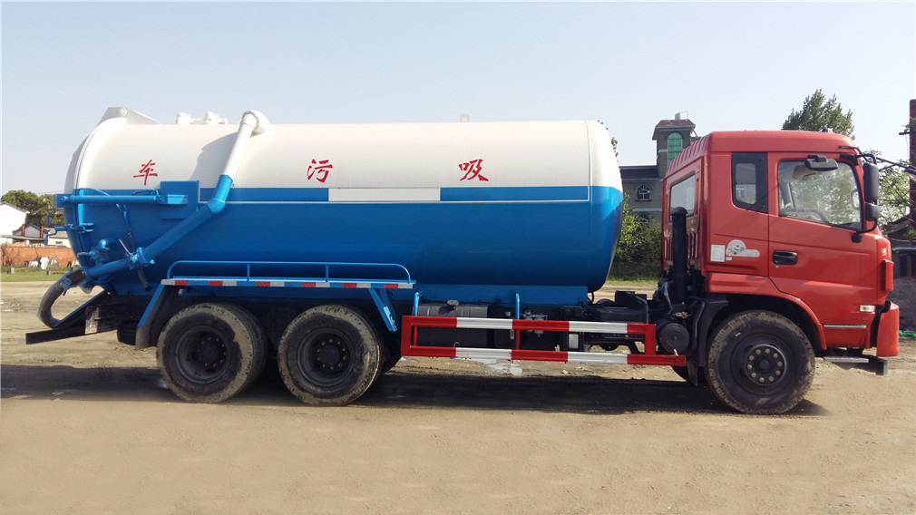 東風后八輪18方吸污車