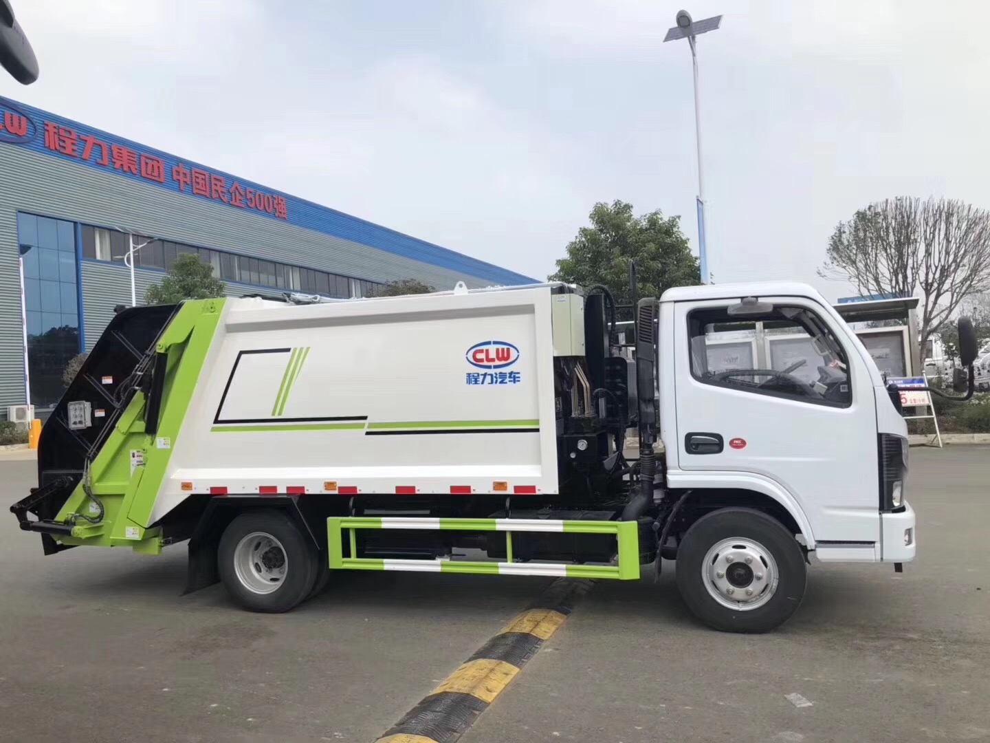 東風多利卡國六5-6方壓縮垃圾車
