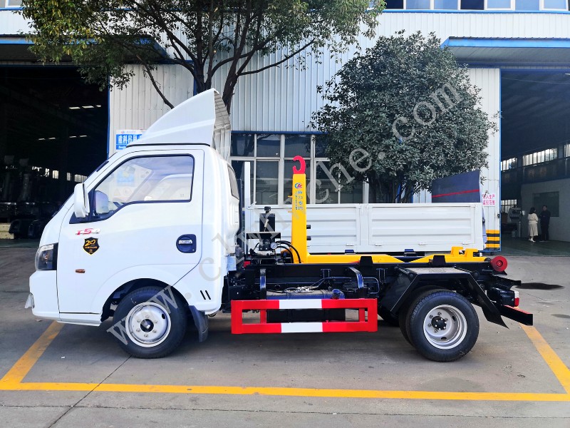 東風途逸3-4方勾臂垃圾車價格 藍牌后雙輪勾臂垃圾車報價 國六勾臂垃圾車廠家 