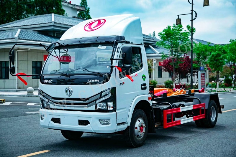 6方勾臂垃圾車價格 東風(fēng)大多利卡勾臂垃圾車報價 國六勾臂垃圾車廠家