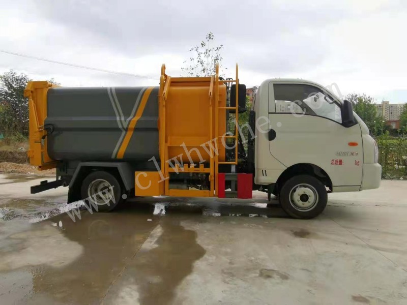 凱馬4方汽油掛桶垃圾車價(jià)格  凱馬掛桶垃圾車廠家 4方掛桶垃圾車報(bào)價(jià)