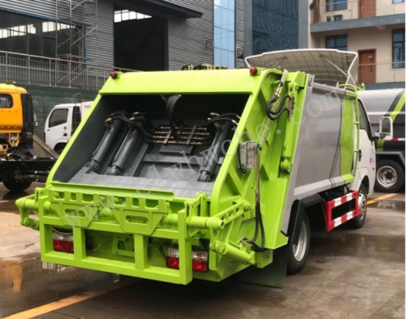 東風途逸4方壓縮式垃圾車