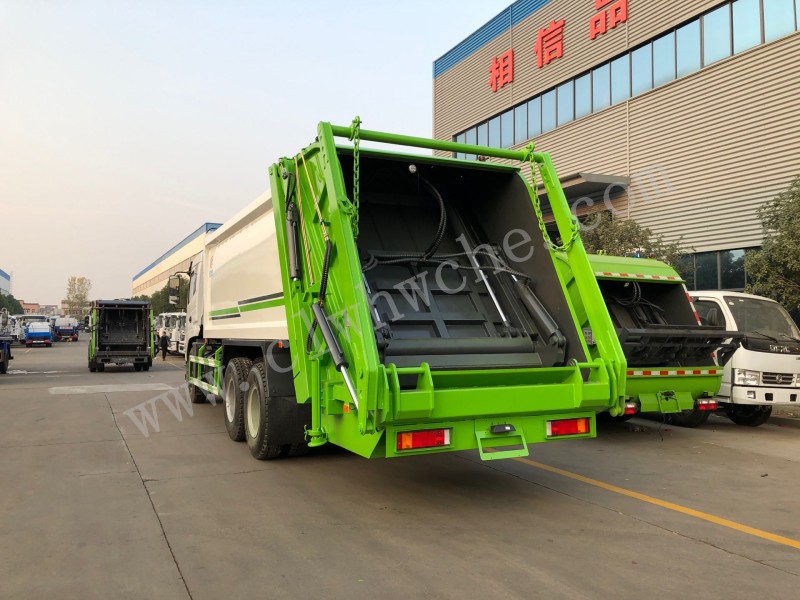 東風后八輪18方壓縮式垃圾車