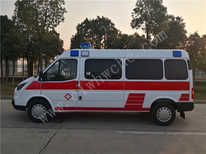 江鈴特順長軸中頂監(jiān)護(hù)型救護(hù)車