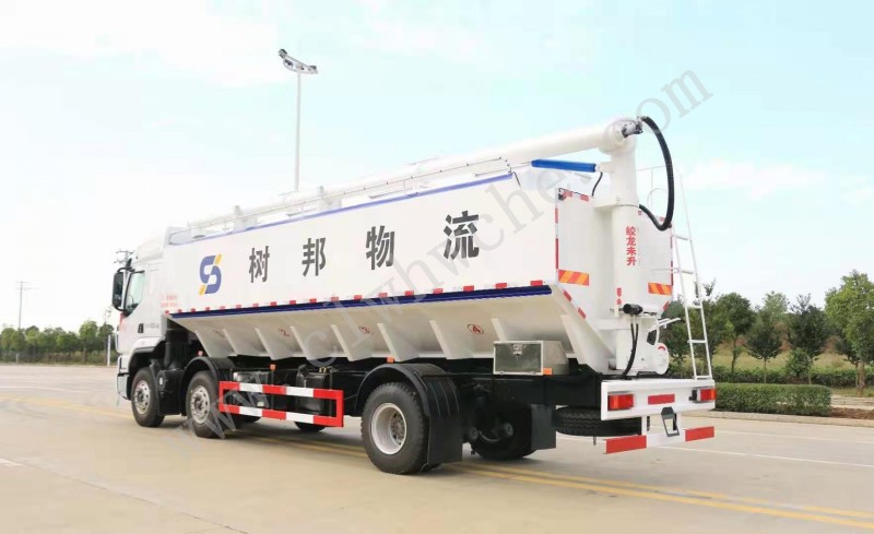 ?柳汽小三軸30方散裝飼料運(yùn)輸車  價格  報價 廠家