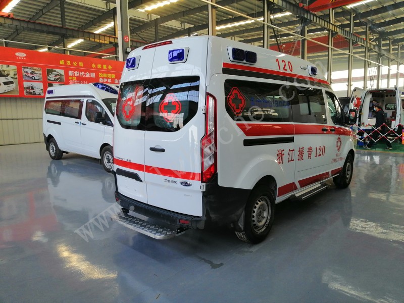 福特V362泰格頂監(jiān)護型救護車