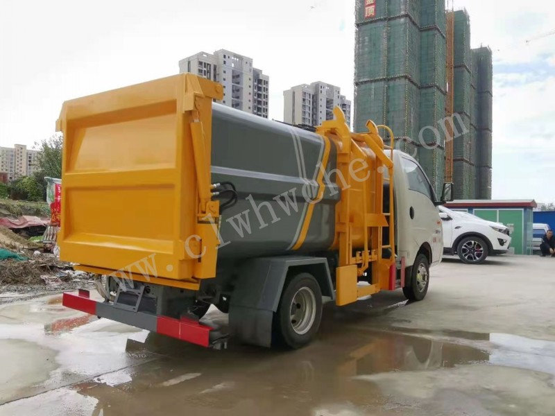 凱馬4方汽油掛桶垃圾車價(jià)格  凱馬掛桶垃圾車廠家 4方掛桶垃圾車報(bào)價(jià)