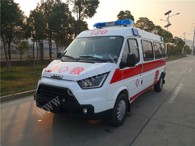 江鈴特順長(zhǎng)軸中頂監(jiān)護(hù)型救護(hù)車(chē)
