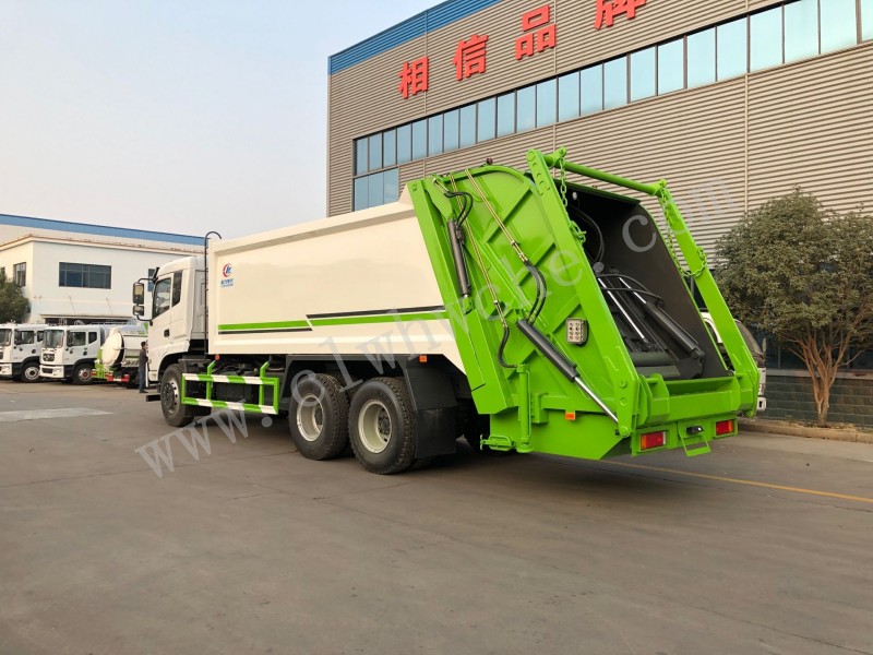 東風后八輪18方壓縮式垃圾車