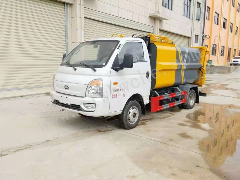 凱馬4方汽油掛桶垃圾車價(jià)格  凱馬掛桶垃圾車廠家 4方掛桶垃圾車報(bào)價(jià)